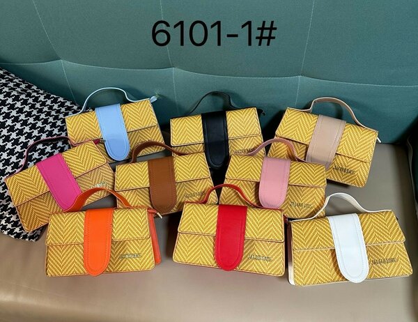 Sacs à main en paille colorés