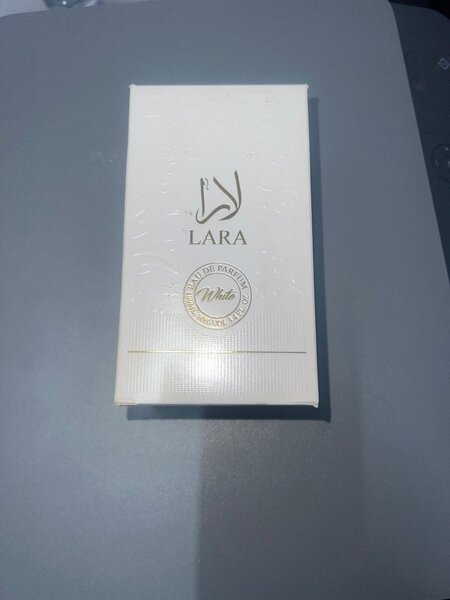 LARA WHITE
