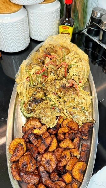 Délice de poulet épicé plantain frit