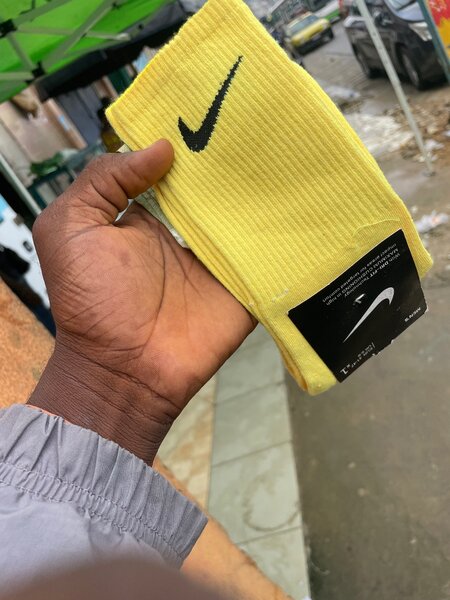 Chaussettes jaunes sport