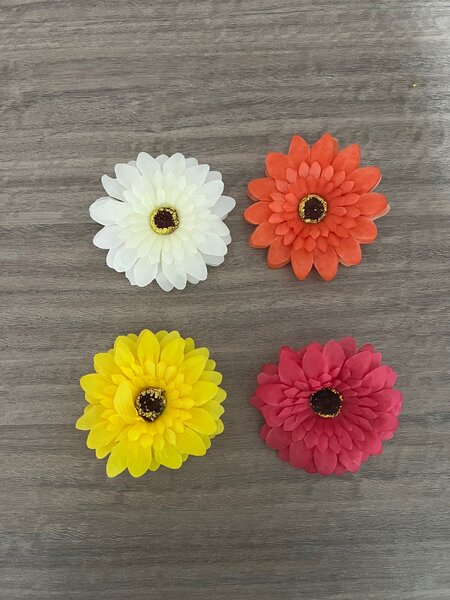 Fleurs en tissu décoratives