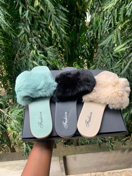 Fluffy slides for ladies