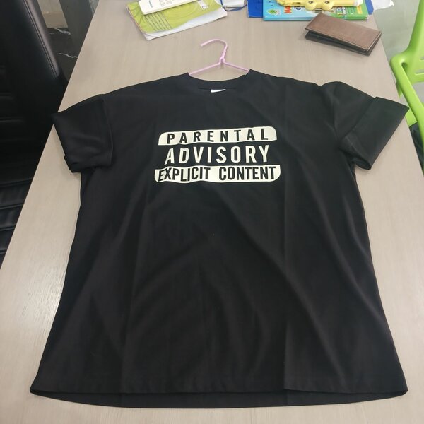 T-shirt noir 'Parental Advisory'