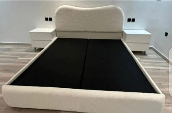 Lit moderne avec sommier intégré