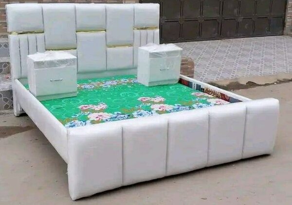 Lit double rembourré moderne