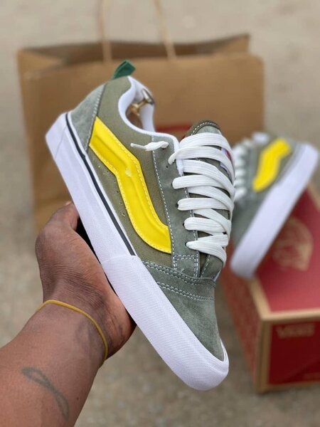 Vans jaune