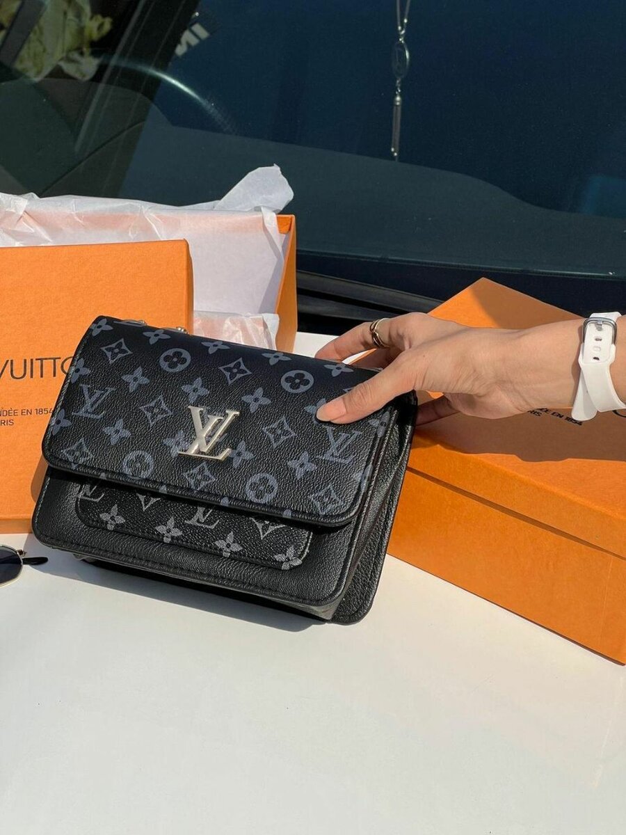 Louis Vuitton Women's Cross Body Bag