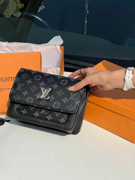 Louis Vuitton Women's Cross Body Bag