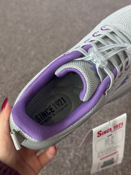 Кроссовки 37 размер Новые