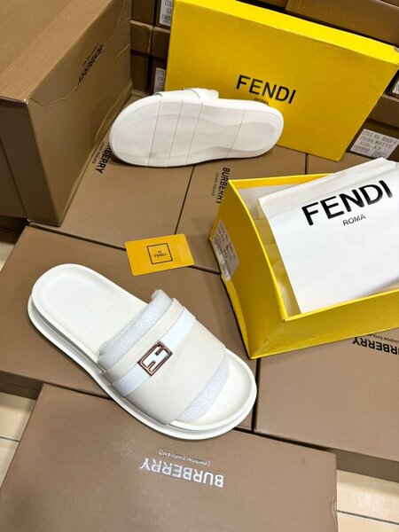 Sandales de luxe Fendi
