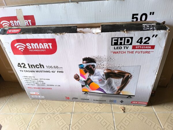 Télévision LED 42 pouces FHD