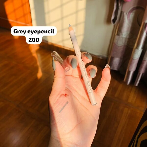 Grey eyepencil 