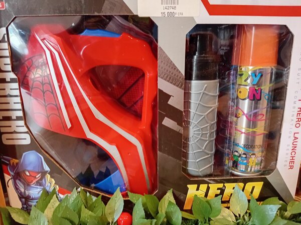 Masque de super-héros avec lanceur