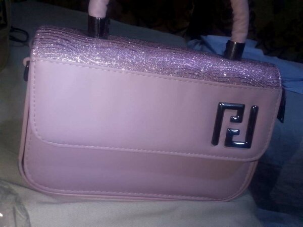 Sac à main élégant rose