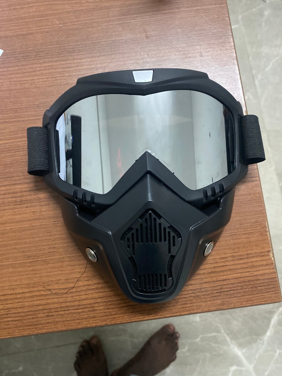 Masque moto avec visière