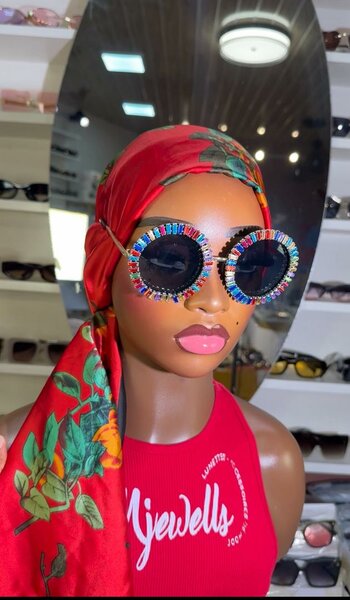 Lunettes de soleil ornées