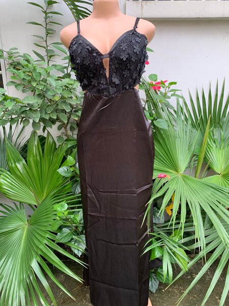 Robe Élegante en soie noir