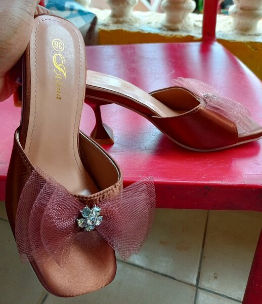 Sandales à talons décorées