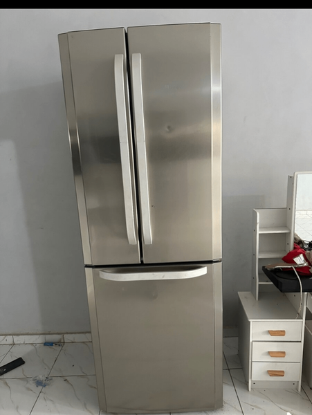 Réfrigérateur inox moderne