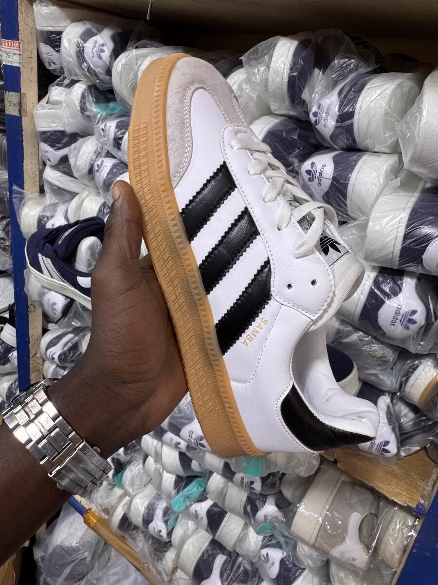 Sneakers en cuir blanc noir