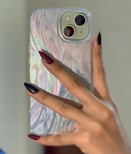 Silver Feather iPhone 15 Cover