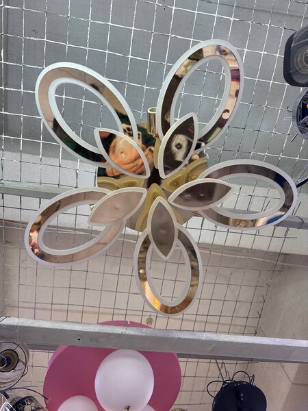 Новинка светодиодная люстра на 20 кВ качество отличное