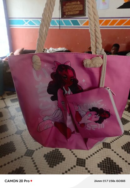Sac rose avec personnage
