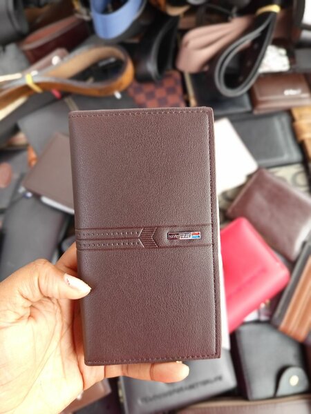 Portefeuille en cuir marron élégant