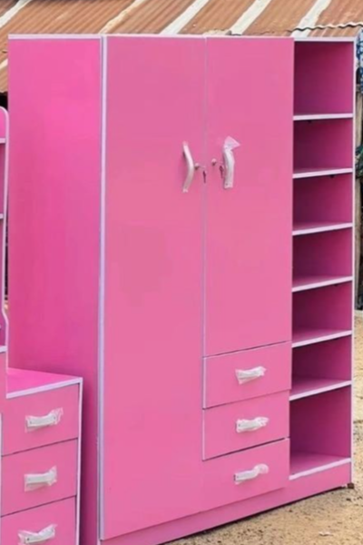 Pinky wardrobe