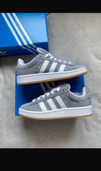 Baskets Adidas Suede Grises