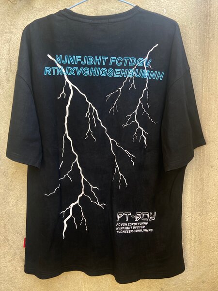 T-shirt avec Éclairs et Portrait