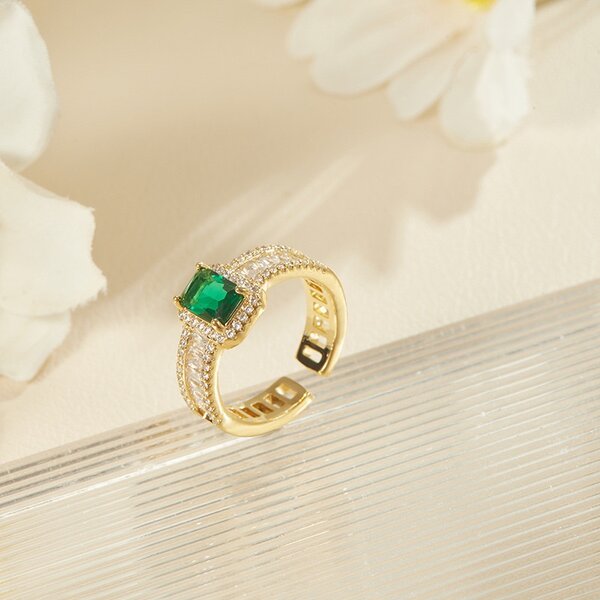 Emerald green ring