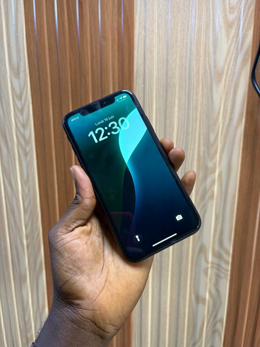 Smartphone moderne 64 Go noir