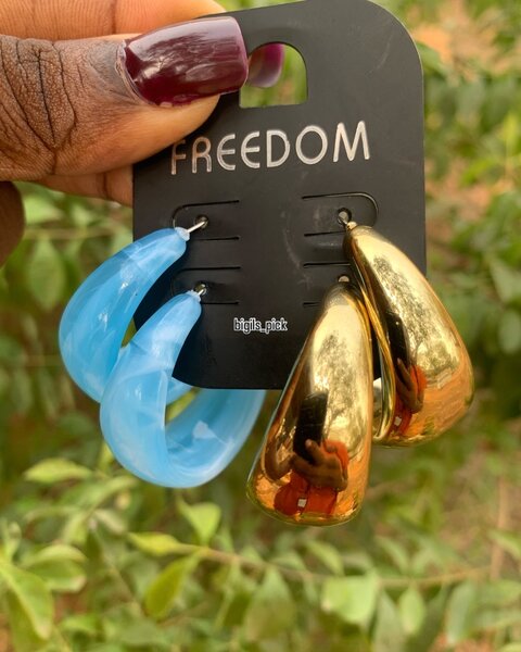 Light weight earrings