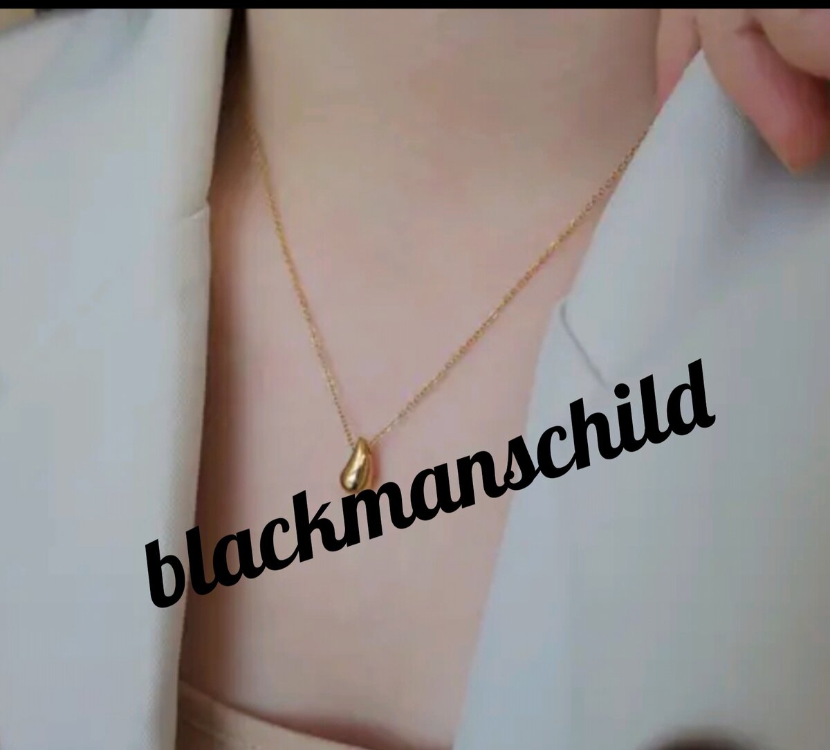 Tear drop pendant neckchain