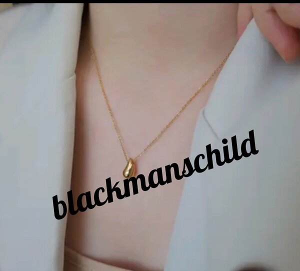 Tear drop pendant neckchain