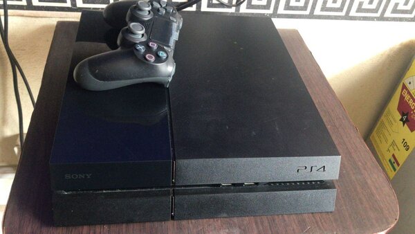 Ps4 standard jailbroken with games on it