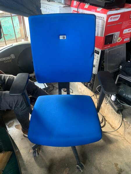 Chaise de bureau ergonomique bleue