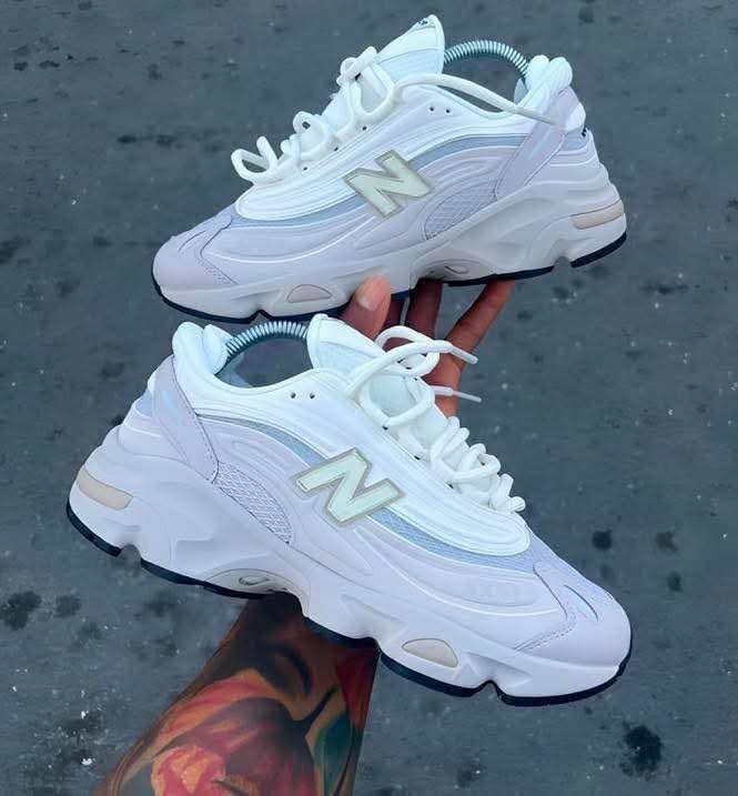 NEW BALANCE 1000