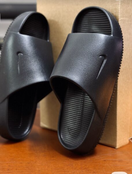 Sandales noires confortables Nike