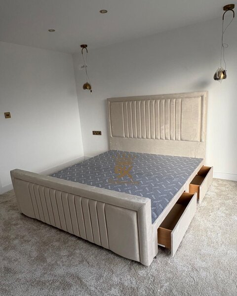 Lit double avec rangement intégré