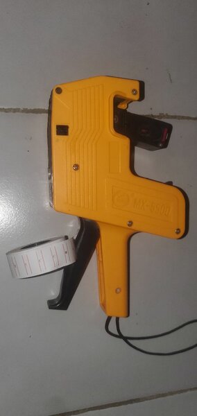 Étiqueteuse de prix 8 DIGIT + 5 RECHARGE