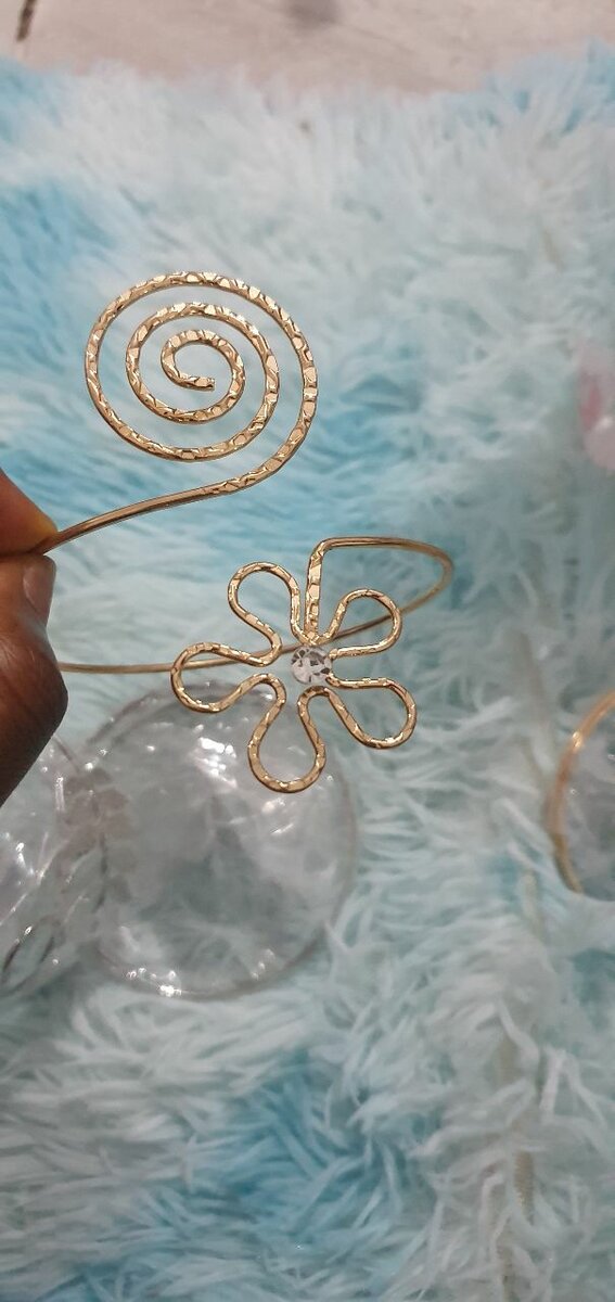 Bracelet dorés décoratifs