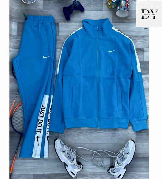 Ensemble de survêtement Nike bleu