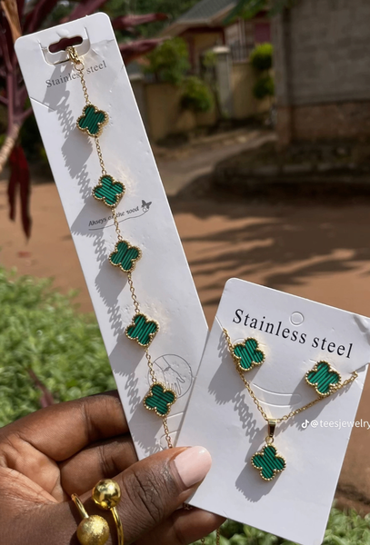 Elegant Green Clover Jewelry Set
