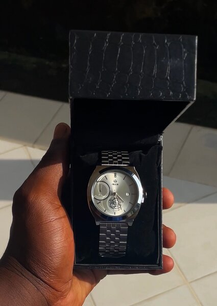 Montre élégante homme