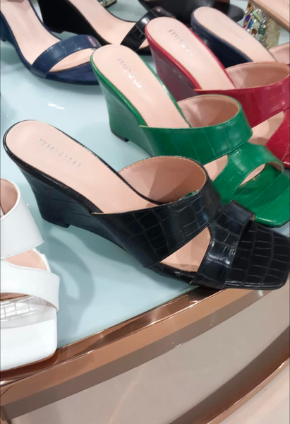 vêtements et accessoires