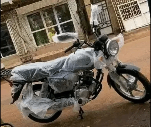 Moto neuve 125cc emballée