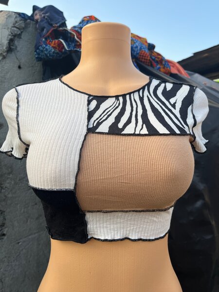 Top court jaune élégant