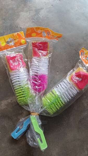 Brosses multi-usages colorées